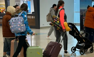 Отпуск с историей: в Алматы встретили казахстанцев, эвакуированных из Омана