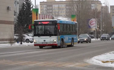 Получила перелом: девочку зажало дверью автобуса в Кокшетау