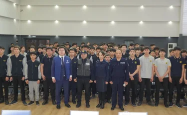 Заң мен тәртіп: құқық қорғау органдарының өкілдері студенттермен кездесті