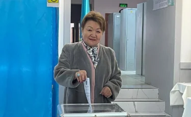 Ветеран Медеуского района Алматы приняла участие в референдуме