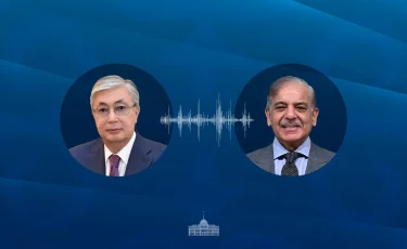 Глава государства провел телефонный разговор с Премьер-министром Пакистана