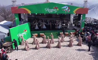 Наурызнама: Көктөбедегі Көрісу күнінде екі мыңға жуық алматылық бас қосты