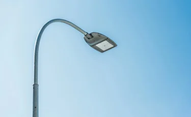 Алматының Әуезов ауданында 40 шақырымнан астам инженерлік желі жаңғыртылып, көше жарығы жаңартылады