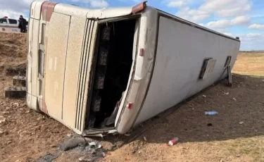 ДТП с вахтовым автобусом: в Карагандинской области в аварии десятки людей