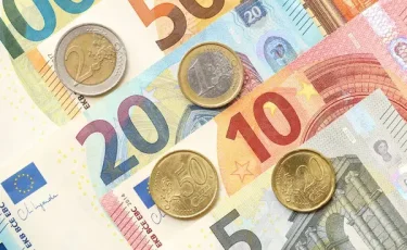 Курс валют в обменниках Алматы и Астаны 22 апреля