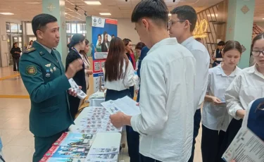 Алматыда кәсіби бағдар беруге арналған мамандықтар жәрмеңкесі өтті