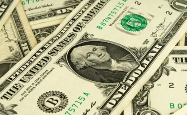 Неспешный подъем: что происходит с долларом в Казахстане