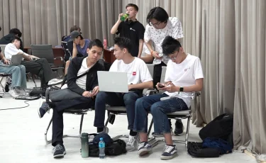 От чат-ботов до систем безопасности: как школьники адаптируют нейросети под нужды общества