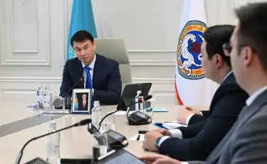 Аким Алматы поручил усилить контроль за чистотой города и запустить новую программу благоустройства