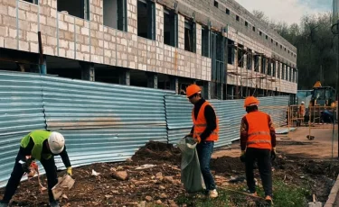 В городе прошли субботники на строительных объектах