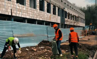 В городе прошли субботники на строительных объектах
