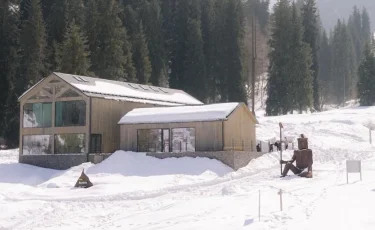 Алматы тауларындағы экоакция: қоқыс жинап, кофе ал