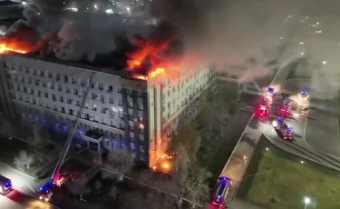 В Актобе выясняют причины крупного пожара в здании областного акимата