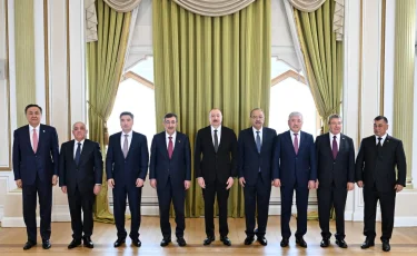 Олжас Бектенов принял участие во встрече глав правительств стран-участниц ОТГ в Баку