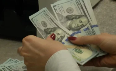 Доллар арзандап, теңге нығайды – Ұлттық банк төрағасы пікір білдірді