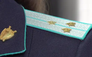 Аса ірі алаяқтық жасады делінген күдікті әйел Грекиядан экстрадицияланды