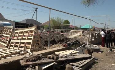 Мощный взрыв газа: в Алматинской области в селе Екпенды разрушен дом