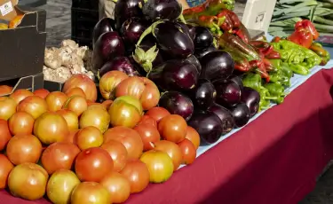 Премьер-министр поручил устранить непродуктивных посредников на рынках