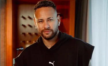 Неймар қазақстандық киберспортшымен желіде тілдесті