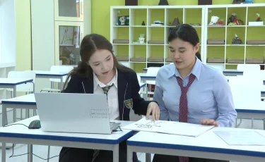 Қызылордада оқушылар көру қабілеті нашар балаларға арналған оқу құралын шығарды