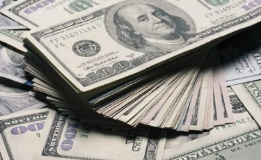 На подъеме: что происходит с долларом в Казахстане