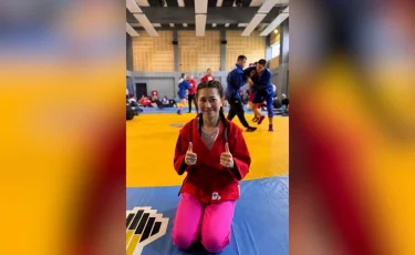 Работник алматинской больницы Айнагуль Берик стала призёром Кубка мира по самбо