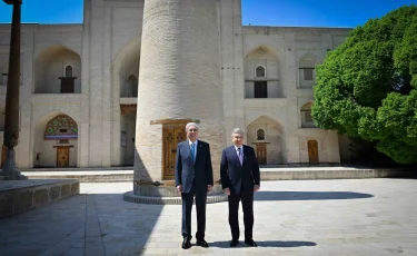 Касым-Жомарт Токаев и Шавкат Мирзиёев посетили мемориальный комплекс Бахауддина Накшбанди