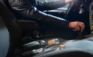 Рөлге мас күйде отырғандар: Алматыда жүздеген дерек тіркелді