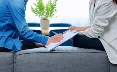 Бірегей реестр: енді блогерлер мен коучтар психологиялық қызмет ұсына алмайды