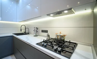 Правильное освещение кухни: советы по выбору ламп и зон