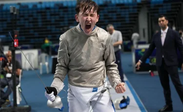 Алматинский спортсмен завоевал историческую медаль на чемпионате мира по фехтованию