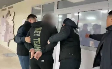 Скрывался в тайнике: карагандинская полиция задержала подозреваемого в вымогательстве (видео)