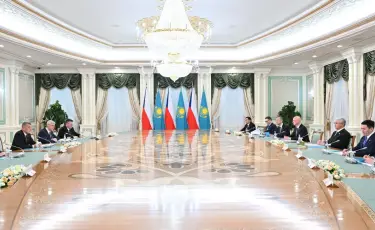 Қасым-Жомарт Тоқаев пен Андрей Бабиш кеңейтілген құрамда келіссөз жүргізді