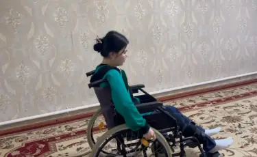 В Туркестанской области женщина выпала из движущегося автобуса и получила тяжёлые травмы