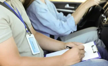 Массовые нарушения в автошколах: МВД приостановило сотни учебных групп