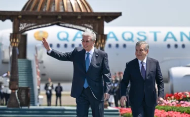 Глава государства прибыл с рабочим визитом в Узбекистан