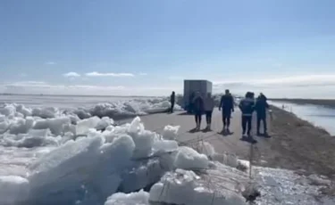 Көктемнің тосын сыйы: Вишневое көлінің мұзы жолға шықты