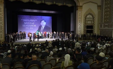 Өлеңнің өзегі үзілген күн:  Алматы жұрты Мұхтар Шахановпен қоштасты