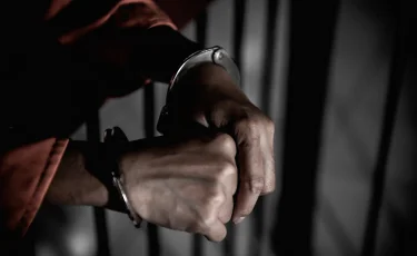 Шымкентте өз қызын зорлаған әке өмір бойына түрмеге жабылды