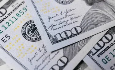 И снова просадка: что происходит с долларом в Казахстане