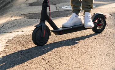 Ақтөбеде самокат бизнесін сылтау еткен қаржы пирамидасының өкілдері сотталды