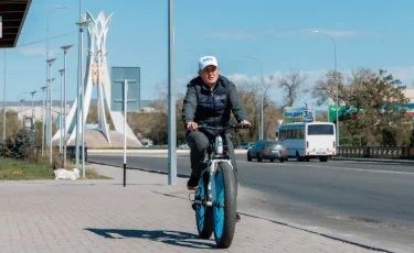 Автокөліксіз күн: мұғалімдер жұмысқа велосипедпен келді