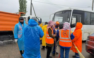 В Алматы на улице Карьерной проведён субботник с участием жителей и коммунальных служб