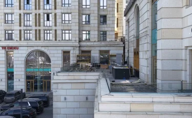 Террасу ресторана в центре Алматы демонтировали по решению суда