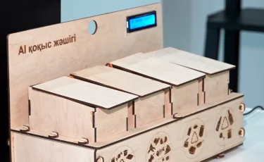 Ақылды қоқыс жәшігі: қызылордалық оқушы қалдықтарды сұрыптайтын жүйе ойлап тапты