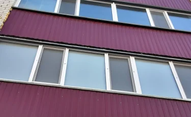 Петропавлда 2 жастағы бала тұрғын үйдің екінші қабатынан құлап кетті