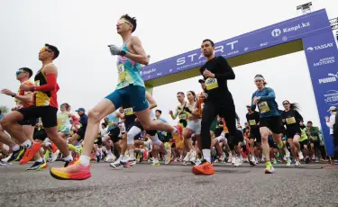 Almaty Half Marathon 44 елден 10 000-нан астам қатысушыны біріктіріп, «Таза Қазақстан» акциясымен үндесті