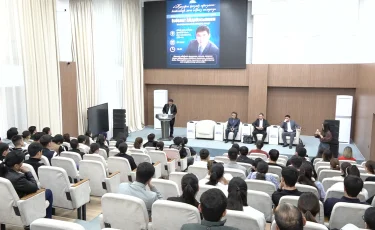 «Бүкір» – XXI ғасырдың күрделі мәселесі: Есболат Айдабосын жастармен кездесті