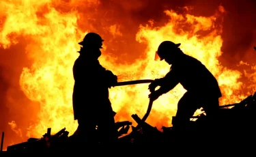 В Японии пятый день бушуют пожары: эвакуируют треть населения города