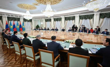 Переговоры Касым-Жомарта Токаева и Ухнаагийн Хурэлсуха продолжились в расширенном составе